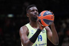 Κάτοικος Βαρκελώνης για άλλη μια σεζόν ο Φαλ