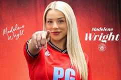 Από το OnlyFans στα γήπεδα: Η επιστροφή της Μαντελίν Ράιτ στο ποδόσφαιρο είναι γεγονός (pics)