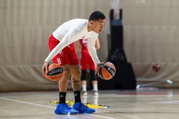 Ντος Σάντος: «Η παρουσία του Τεόντοσιτς στον Ερυθρό Αστέρα είναι πιο σημαντική από τα χρήματα»