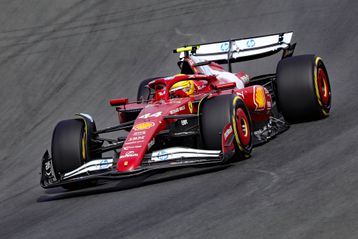 Ο Χάμιλτον ταχύτερος στο 1-2 της Ferrari στο FP2 του Μπακού, δυσκολίες για τη McLaren