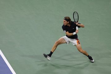 Ο Τσιτσιπάς υποβλήθηκε σε διηθητική παρασπονδυλία - Πότε θα επιστρέψει