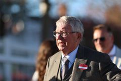 Ο Σερ Άλεξ Φέργκιουσον επέλεξε τα ταξίδια για να διαχειριστεί την απώλεια της συζύγου του (vid)