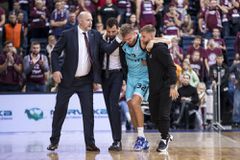 Η σεζόν του Άρτουρς Ζάγκαρς με τη Γουλβς ολοκληρώθηκε πρόωρα - Ο τραυματισμός του στο γόνατο είναι πολύ σοβαρός (vid)