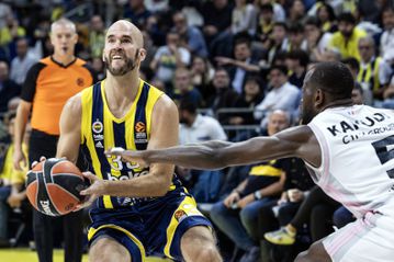 Euroleague: «Έκρηξη» αγάπης στον Γκούντουριτς: Του πέταξαν μπαλόνι καρδούλα  (vid)