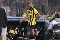 Ο Μουκουντί αποβλήθηκε στο ΑΕΚ - ΠΑΟΚ και χάνει το ντέρμπι με τον Ολυμπιακό! (vid)