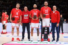 Ολυμπιακός: Οι Αγγελόπουλοι βράβευσαν Βεζένκοφ, Φουρνιέ, Μιλουτίνοφ