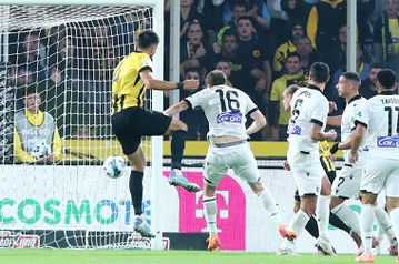 Το δοκάρι της ΑΕΚ με τον Γκρούγιτς