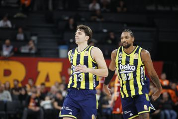 Η Φενέρ βγήκε αλώβητη από το ντέρμπι κόντρα στη Γαλατάσαραϊ