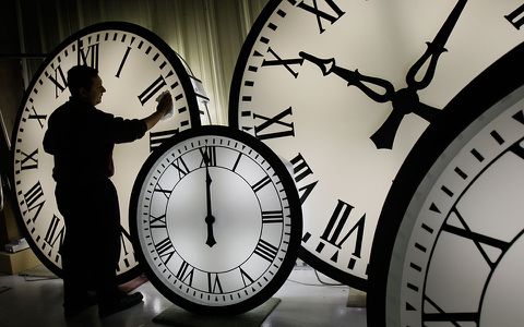 Αλλαγή ώρας 2025: Πότε γυρίζουμε τα ρολόγια μια ώρα πίσω