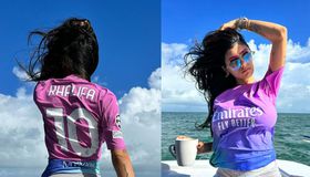 Η πρώην πορνοστάρ, Μία Καλίφα, πόζαρε με τη φανέλα της Μίλαν και ένα εσώρουχο και οι ροσονέρι της απάντησαν