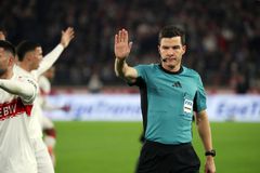 Ο Γερμανός διαιτητής Χαρμ Όζμερς στο ΑΕΚ - Άρης