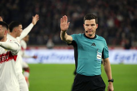 Ο Γερμανός διαιτητής Χαρμ Όζμερς στο ΑΕΚ - Άρης