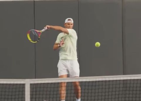 Έναν χρόνο μετά την απόσυρση, ο Ράφα Ναδάλ επέστρεψε στα κορτ (vid)