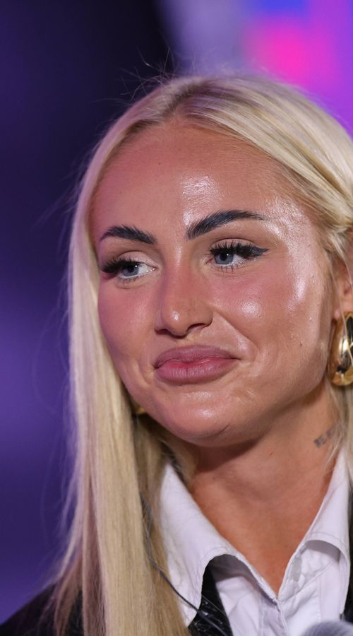 Θύμα διάρρηξης η πιο σέξι ποδοσφαιρίστρια – Εικόνες χάους από το σπίτι της