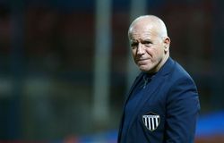 Αναστόπουλος: Απέφυγε «on air» μπουκάλι και συνέχισε απτόητος τις δηλώσεις (vids)