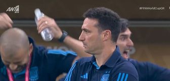 Αυτά μόνο ο Σκαλόνι: Ατάραχος και ο μόνος Αργεντινός που δεν πανηγύρισε τα γκολ (vid)