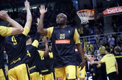 Το ενδιαφέρον της Βενέτσια για τον Καμπενγκέλε και η στάση της ΑΕΚ