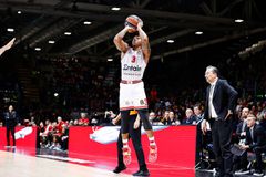 Στην άμυνα «άριστα», στην επίθεση... κάτω από τη βάση!