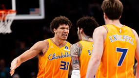 Οι Χόρνετς «λύγισαν» τους Χοκς