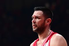 Ασύλληπτο - Ο Παπανικολάου δέχτηκε αγκωνιά, μάτωσε και χρεώθηκε με φάουλ!