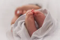 Τραγωδία στην Αθήνα: Βρέφος 5 μηνών βρέθηκε νεκρό ενώ κοιμόταν με τους γονείς του