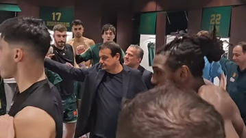 Αταμάν: «Κάνατε τέλεια εβδομάδα» - Η αποθέωση στα αποδυτήρια του Παναθηναϊκού