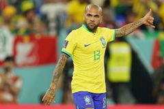 Σοκάρει η κοπέλα που κατήγγειλε τον Άλβες: «Με χτύπησε και μου έλεγε ότι είμαι το που@@@@κι του»