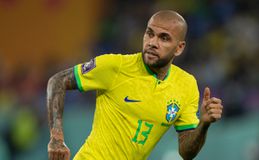 Ντάνι Άλβες: Υπογράφει... αυτόγραφα στη φυλακή