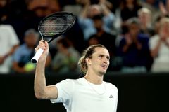 Δυσκολεύθηκε για ένα σετ ο Ζβέρεφ - «Καθάρισε» με άνεση ο Μεντβέντεφ