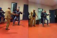 Πρώην προπονητής του Παναθηναϊκού δείχνει τις χορευτικές του ικανότητες μετά τη νίκη της ομάδας του (vid)