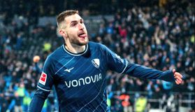 Βήμα παραμονής η Μπόχουμ, πικρή ήττα για τη Στουτγκάρδη