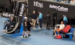 Ο απίθανος λόγος της προσωρινής διακοπής του αγώνα του Τσιτσιπά στο Australian Open (pic)