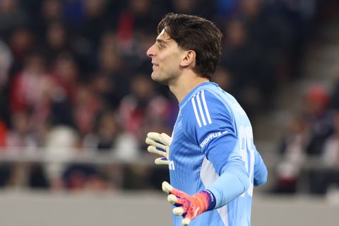 Οne-man show Τζολάκη στο ημίχρονο του Ολυμπιακός - Λεβερκούζεν που ύψωσε... τοίχος (Vids)