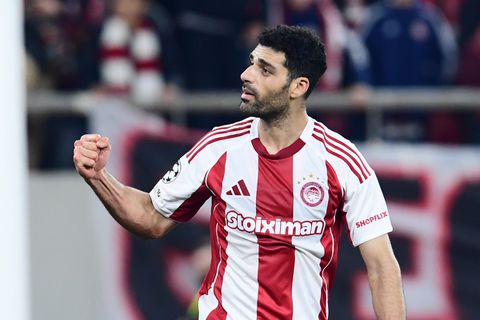 Ο Ταρέμι με φοβερό πλασέ έκανε το 2-0 για τον Ολυμπιακό κόντρα στη Λεβερκούζεν (vid)