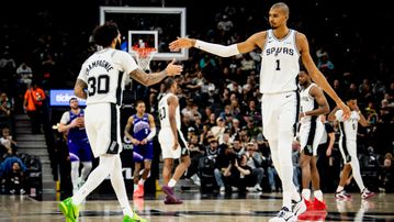 Με κυρίαρχο Γουεμπανιάμα οι Σπερς λύγισαν τους Τζαζ