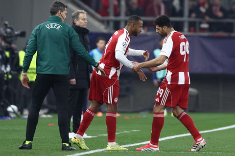 Αποθέωση για τον Ελ Κααμπί που έπαιξε λίγες ώρες μετά την επιστροφή του (vid)