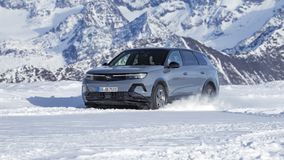 Opel Grandland Electric AWD: Τετρακίνηση και αυτονομία άνω των 500 χλμ. (τιμή)