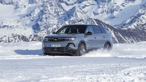 Opel Grandland Electric AWD: Τετρακίνηση και αυτονομία άνω των 500 χλμ. (τιμή)