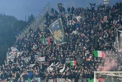 Υπάλληλοι της Σπέτσια καταγγέλλουν ότι οι οπαδοί της Γιουβέντους τους έβρεξαν με ούρα