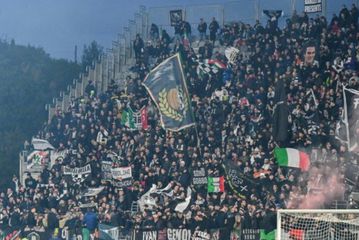 Υπάλληλοι της Σπέτσια καταγγέλλουν ότι οι οπαδοί της Γιουβέντους τους έβρεξαν με ούρα