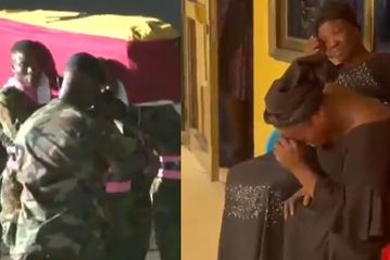 Η σορός του Ατσού έφτασε στην Γκάνα για να ταφεί, τραγική φιγούρα η μητέρα του (vids)