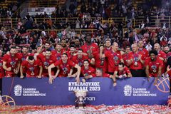 Την ιστορία την γράφουν οι παρέες!