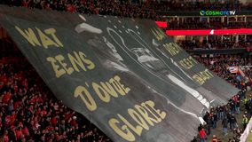 Βραδιές Champions League σε Μιλάνο και Αϊντχόφεν: Εντυπωσιακή ατμόσφαιρα σε San Siro και Philips Stadion (vids)