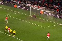 Ο Ντε Γιονγκ από τα έντεκα βήματα ισοφάρισε για την Αϊντχόφεν (vid)