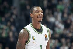 Επίσημο το «μπαμ»: Στη Μακάμπι ο Λόνι Ουόκερ