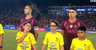 Η απίστευτη κίνηση παιδιού στη σέντρα του Λανούς-Φλαμένγκο (vid)