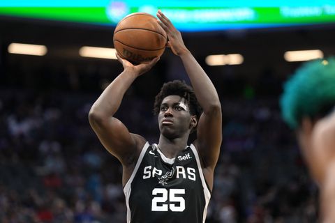 Οι Μπλέιζερς κράτησαν Γάλλο γκαρντ για δύο ακόμα χρόνια