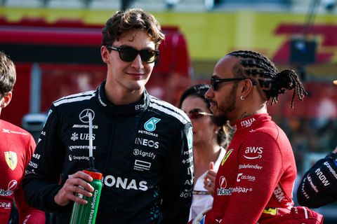 Ο Ράσελ «πείραξε» τον Χάμιλτον για την Καρντάσιαν εν μέσω φημολογούμενης σχέσης (vid)