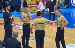 Χάος στο Κύπελλο Σερβίας: Προσωρινή διακοπή και μερική εκκένωση μετά από συνθήματα και ρίψη καπνογόνου (vid)