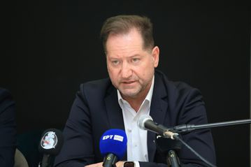 Νταβέλης: «Για γέλια τα όσα ακούγονται για ΑΕΛ και Καϋμενάκη, Καρυπίδη»